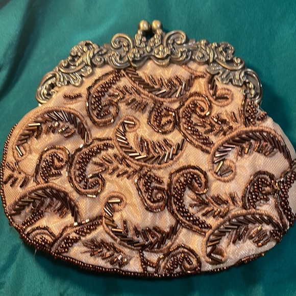 Vintage beaded wristlet/ clutch - Picture 2 of 4